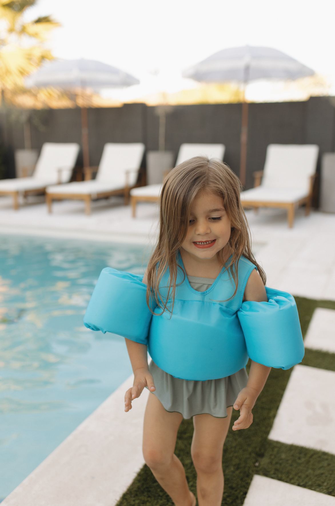 children's swimming aids, floaties, arm floats, puddle jumpers