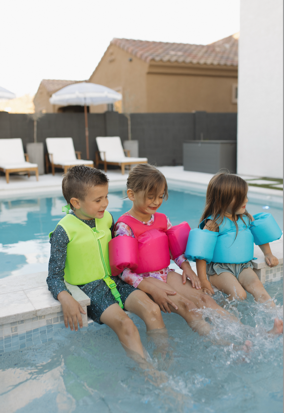 children's swimming aids, floaties, arm floats, puddle jumpers