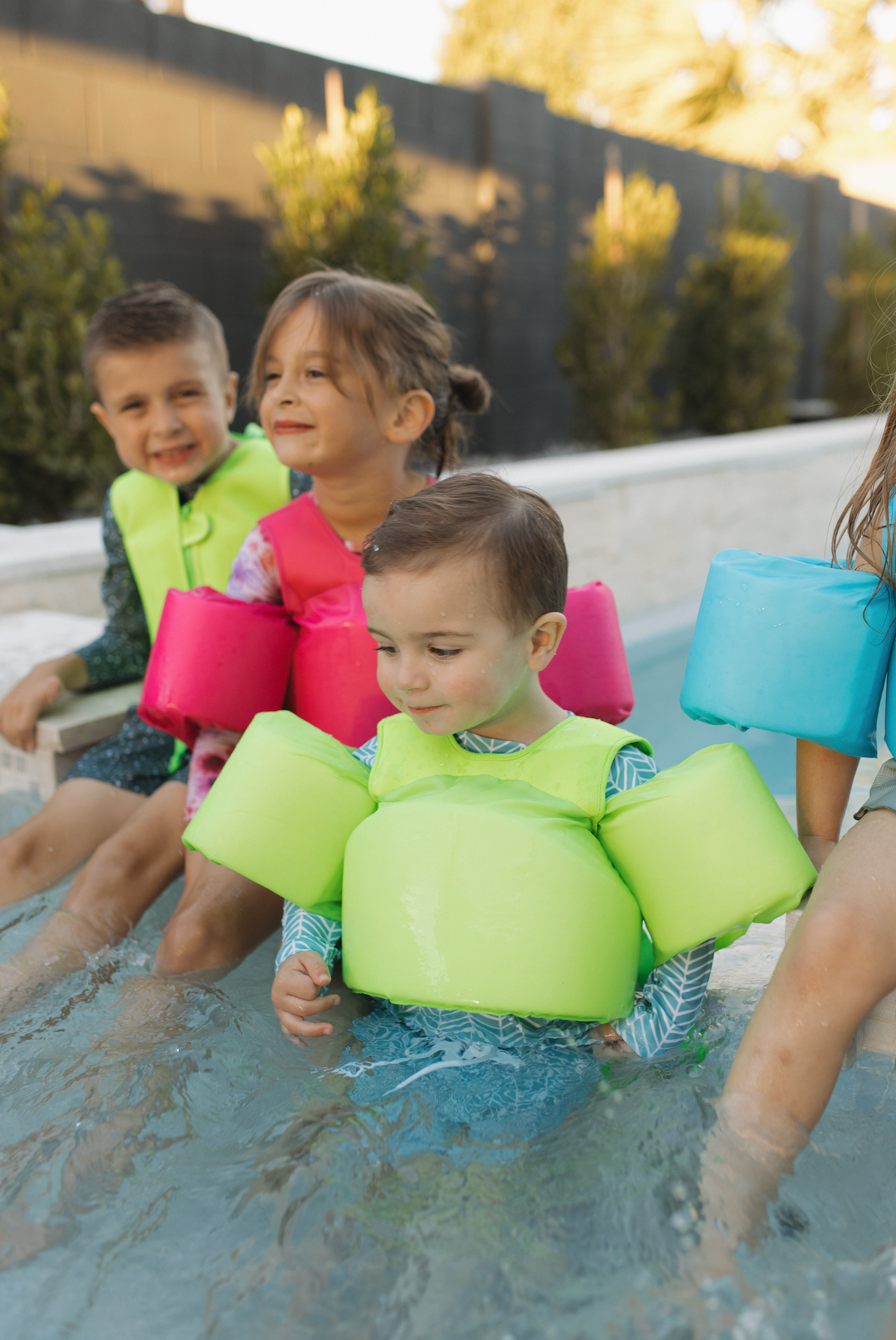 children's swimming aids, floaties, arm floats, puddle jumpers