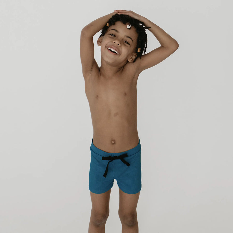 Little & Lively x Current Tyed: Die „Ocean“ Ribbed Trunks